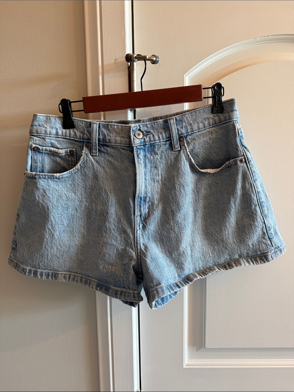 Abercrombie & Fitch CURVE LOVE High Rise Mom Short